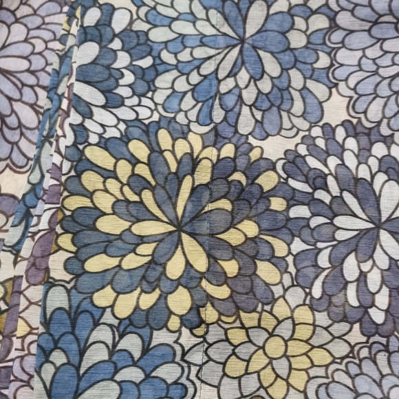 2 curtain panels - Picture 4 of 5